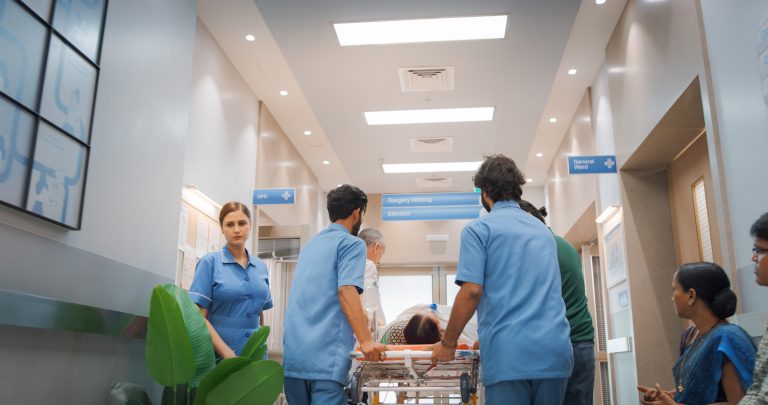 Urgences hospitalières en crise : constats, défis et solutions