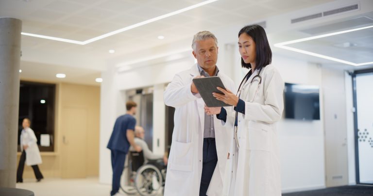 Atlas de la démographie médicale 2025 : vers une surpopulation médicale en France ?