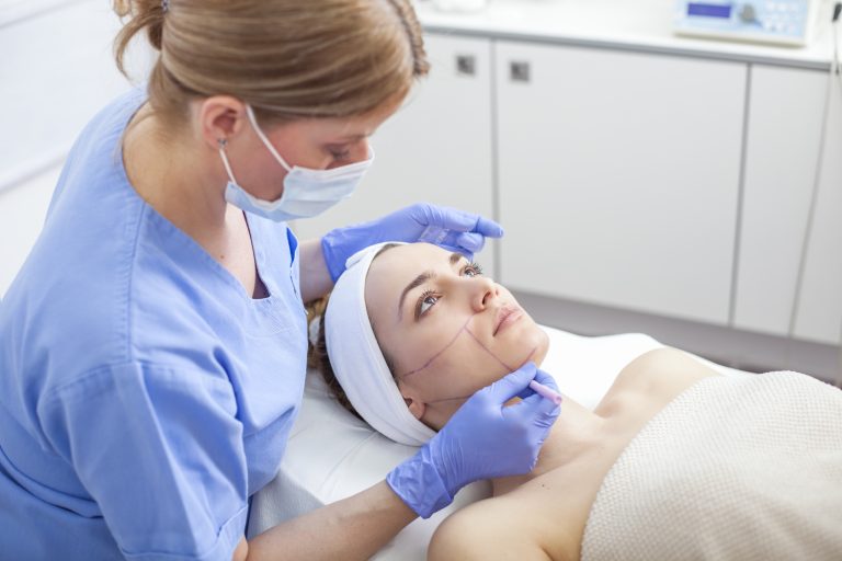 Médecine et chirurgie esthétique : alerte sur les dérives et plaidoyer pour une pratique encadrée