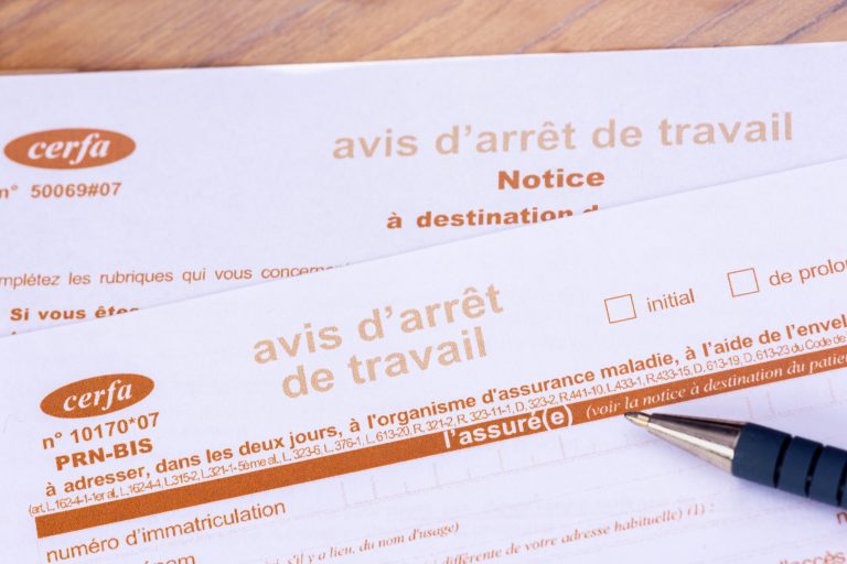 Réforme arrêt maladie 2025 : indemnités en baisse pour les professionnels de santé et salariés